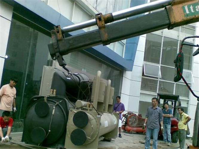 潮安区随车吊和汽车吊的核心区别是什么？哪种更省钱？